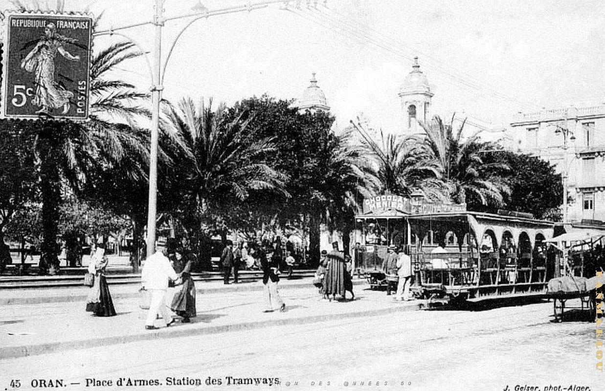 PA c- 026- Place d'Armes- trams et autobus.jpg